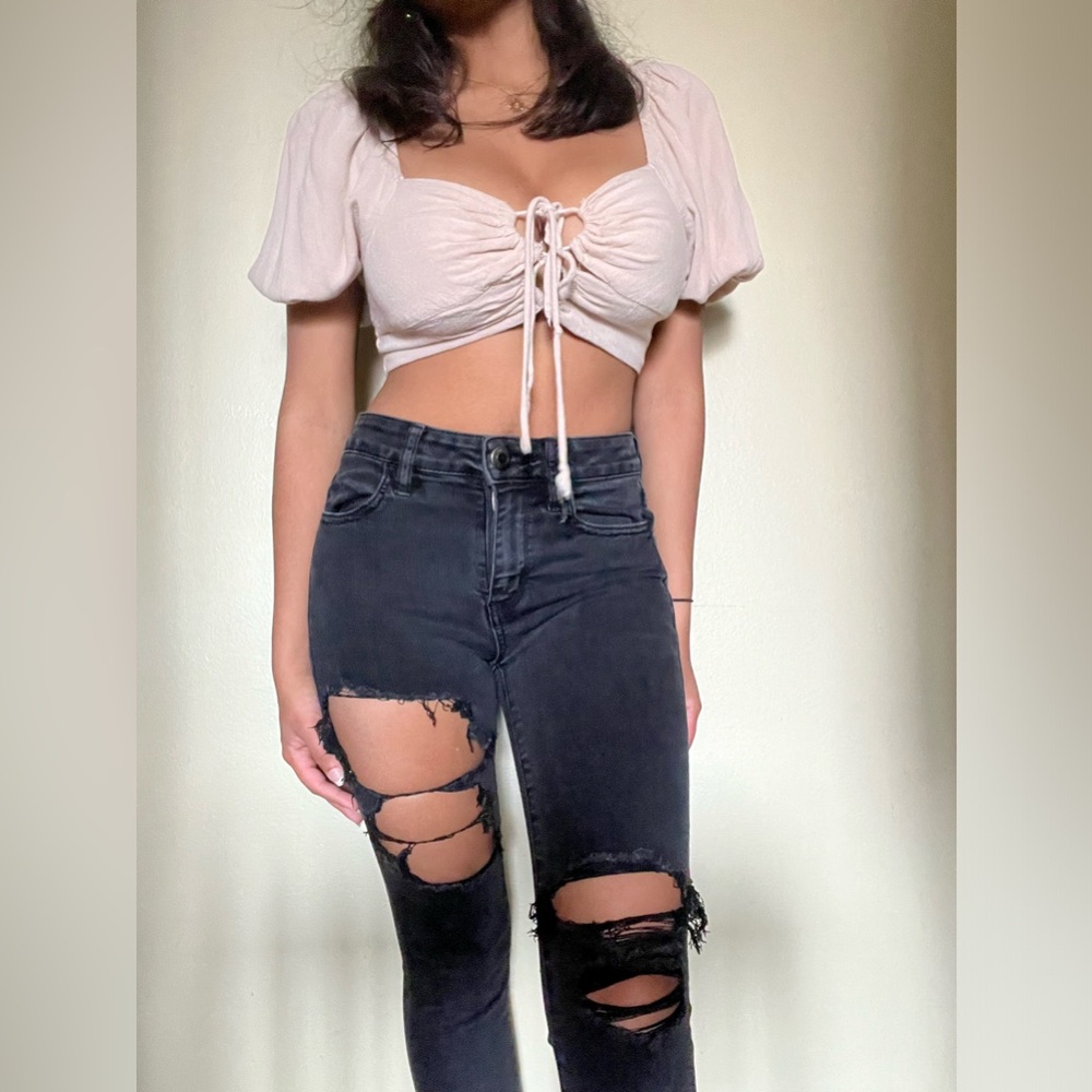 Black skinny jeans. Worn twice. They’re from American Eagle and a size 0
